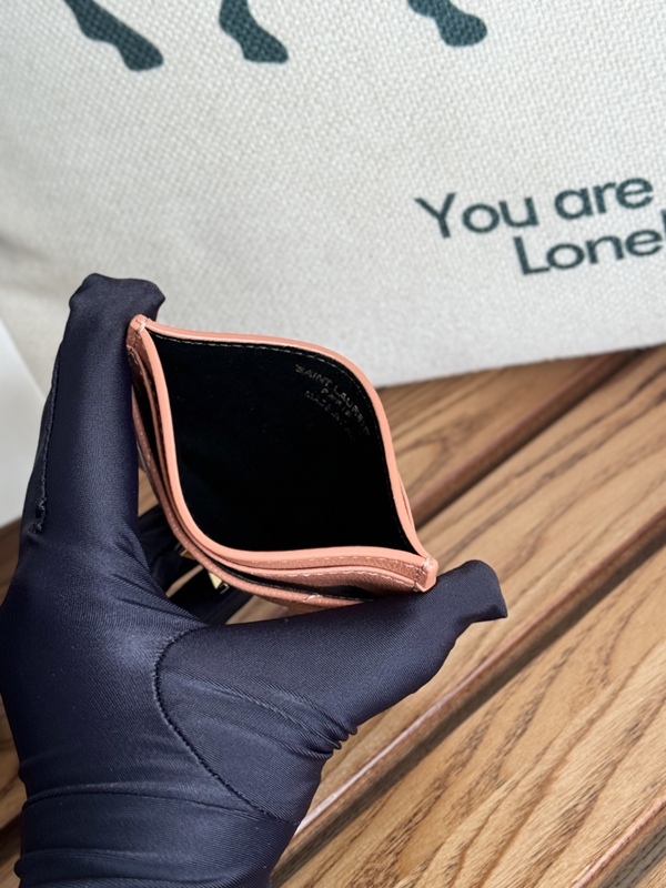 イヴサンローラン財布角部分ディテール